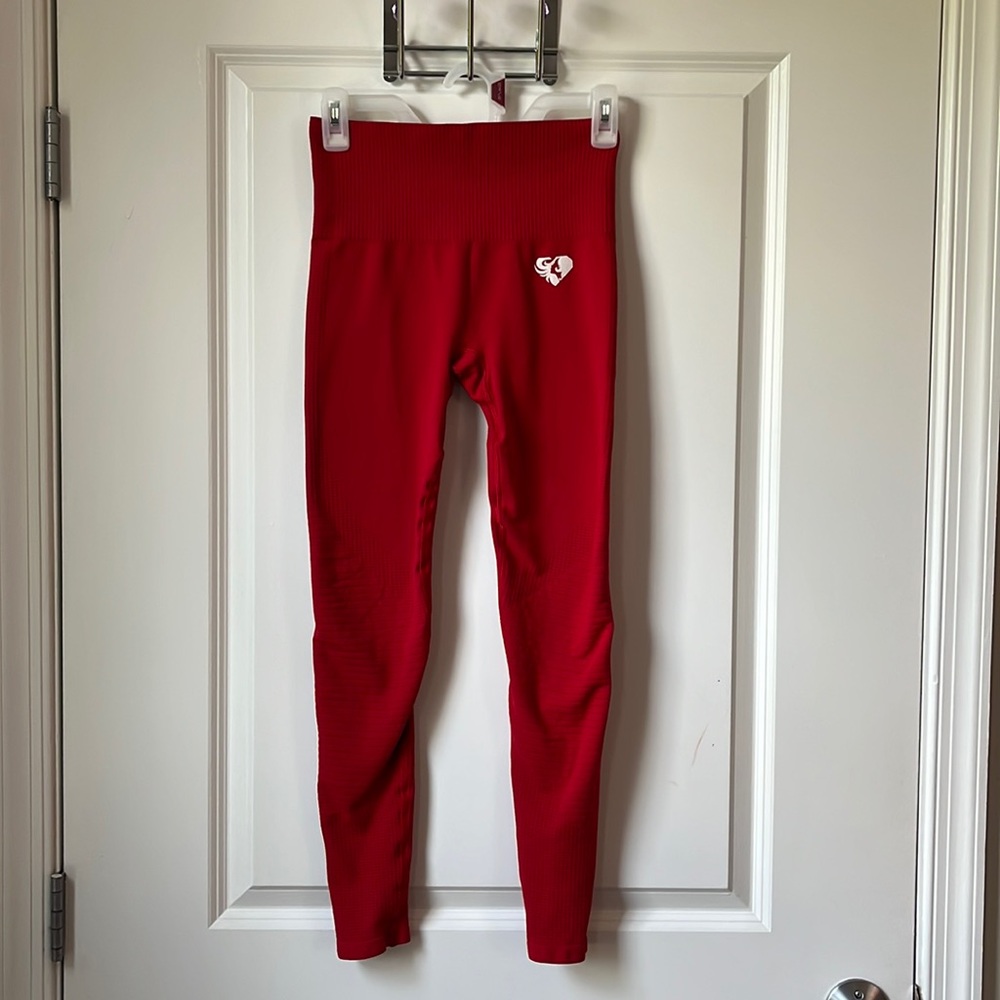 Red Women’s Best athletic leggings size small